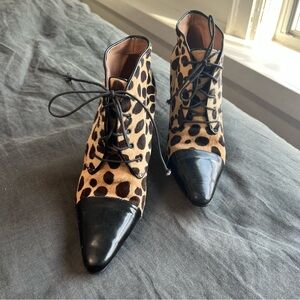 True Vintage Leopard Cow Hide Leather Lace Up Booties Size 37.5 / 7